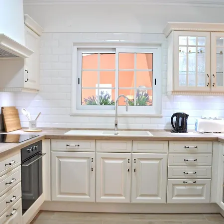 Fantastic For Family Gatherings, Optional Pool Heating, Free Air Con Wifi Willa Quarteira