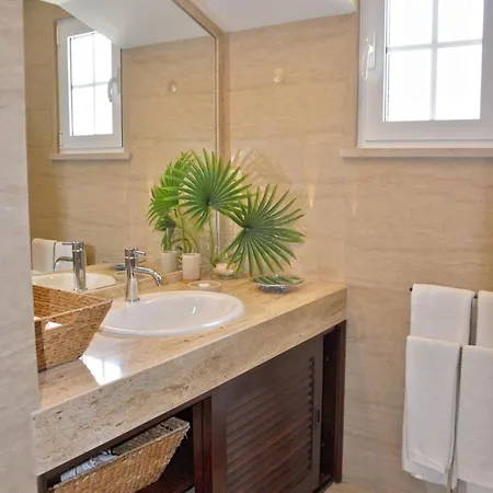 Willa Fantastic For Family Gatherings, Optional Pool Heating, Free Air Con Wifi Quarteira