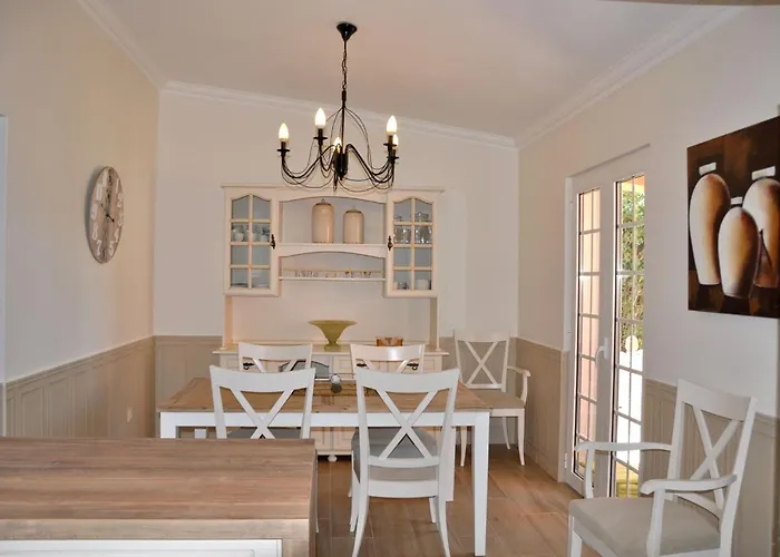 Fantastic For Family Gatherings, Optional Pool Heating, Free Air Con Wifi Villa