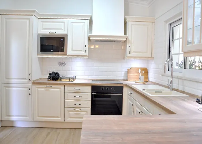 Villa Fantastic For Family Gatherings, Optional Pool Heating, Free Air Con Wifi