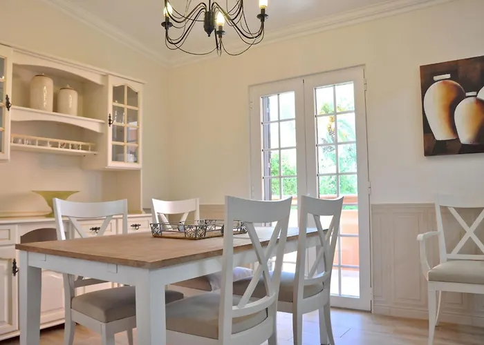 Villa Fantastic For Family Gatherings, Optional Pool Heating, Free Air Con Wifi *