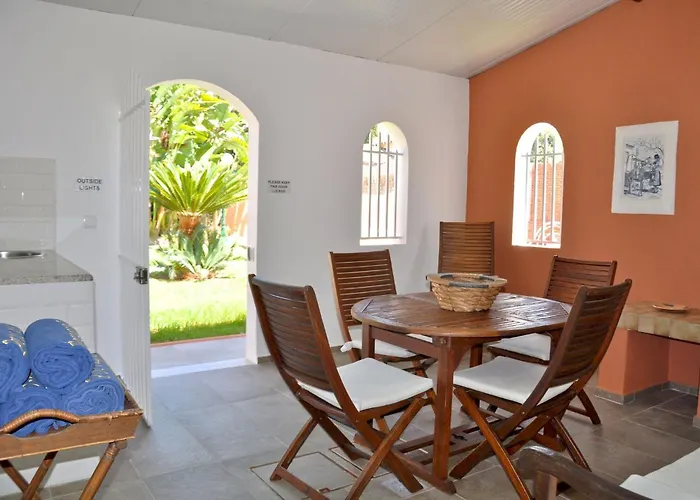 Villa Fantastic For Family Gatherings, Optional Pool Heating, Free Air Con Wifi Quarteira