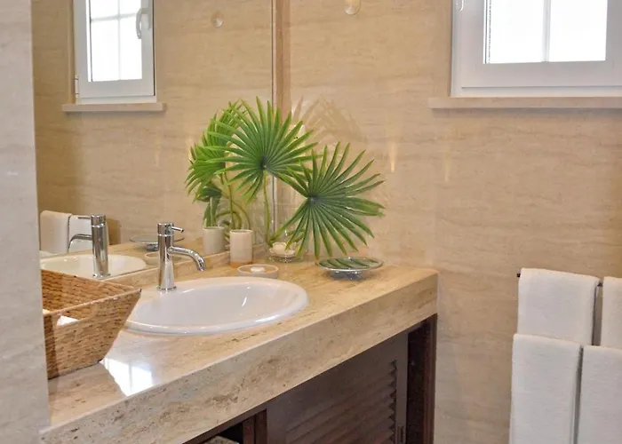 Villa Fantastic For Family Gatherings, Optional Pool Heating, Free Air Con Wifi Quarteira