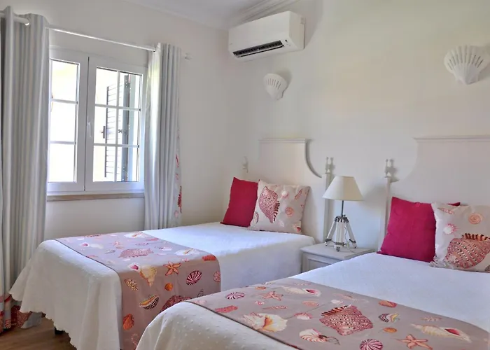 Fantastic For Family Gatherings, Optional Pool Heating, Free Air Con Wifi