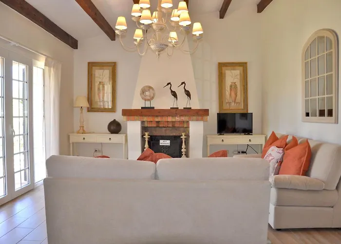 Fantastic For Family Gatherings, Optional Pool Heating, Free Air Con Wifi Villa Quarteira