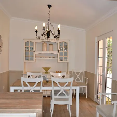 Fantastic For Family Gatherings, Optional Pool Heating, Free Air Con Wifi Villa