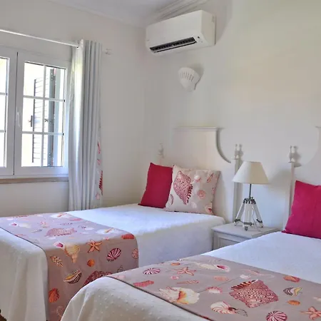 Fantastic For Family Gatherings, Optional Pool Heating, Free Air Con Wifi