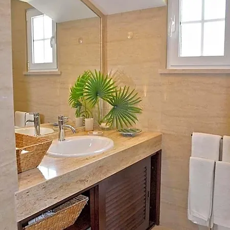 Fantastic For Family Gatherings, Optional Pool Heating, Free Air Con Wifi 别墅 *