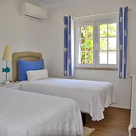 别墅 Fantastic For Family Gatherings, Optional Pool Heating, Free Air Con Wifi