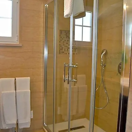 Fantastic For Family Gatherings, Optional Pool Heating, Free Air Con Wifi Villa