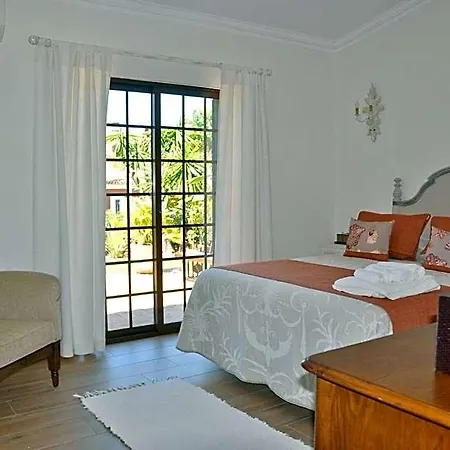 Fantastic For Family Gatherings, Optional Pool Heating, Free Air Con Wifi Villa
